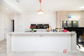 The Vale, London, NW11