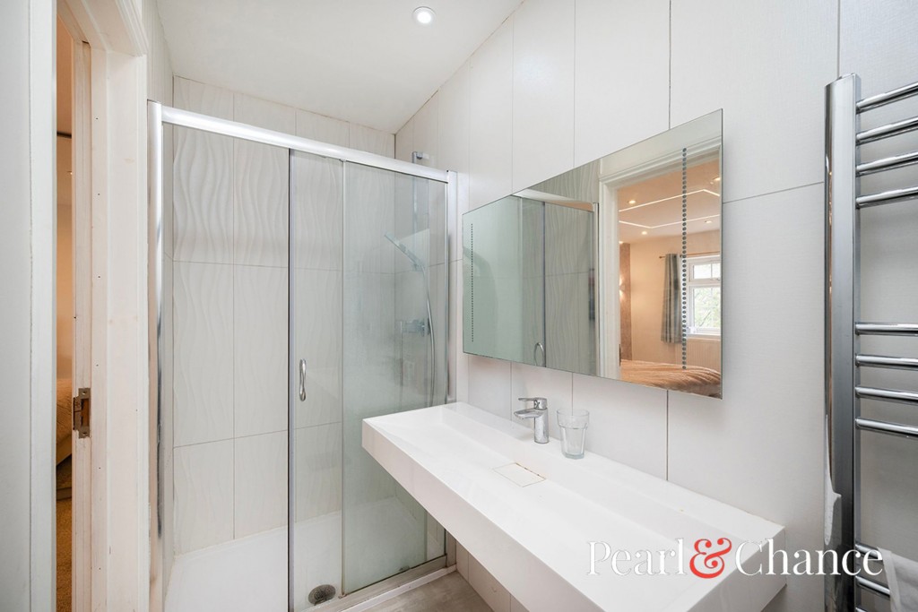 The Vale, London, NW11