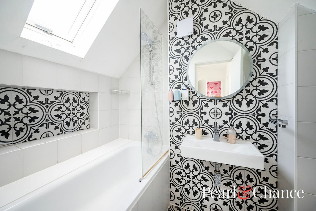 The Vale, London, NW11