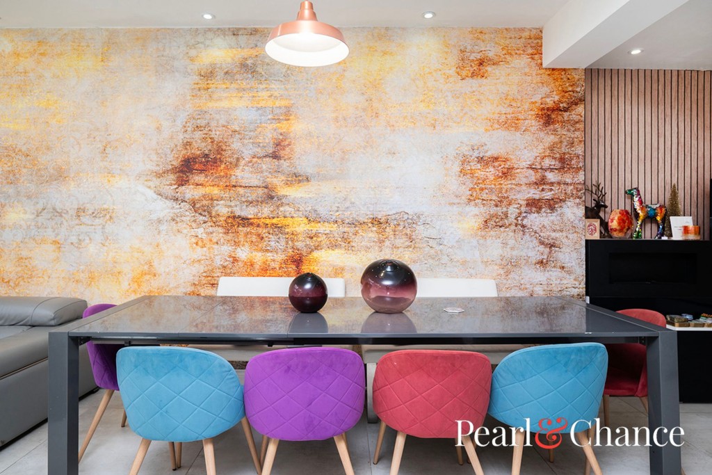 The Vale, London, NW11