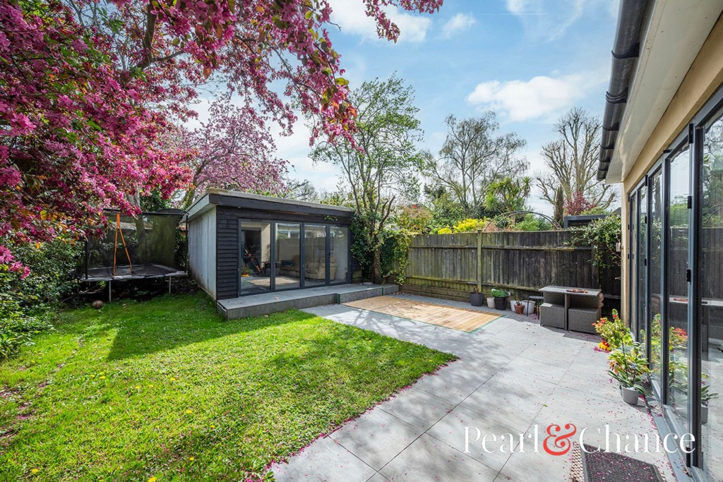 The Vale, London, NW11