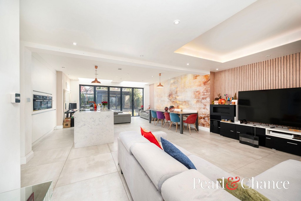 The Vale, London, NW11