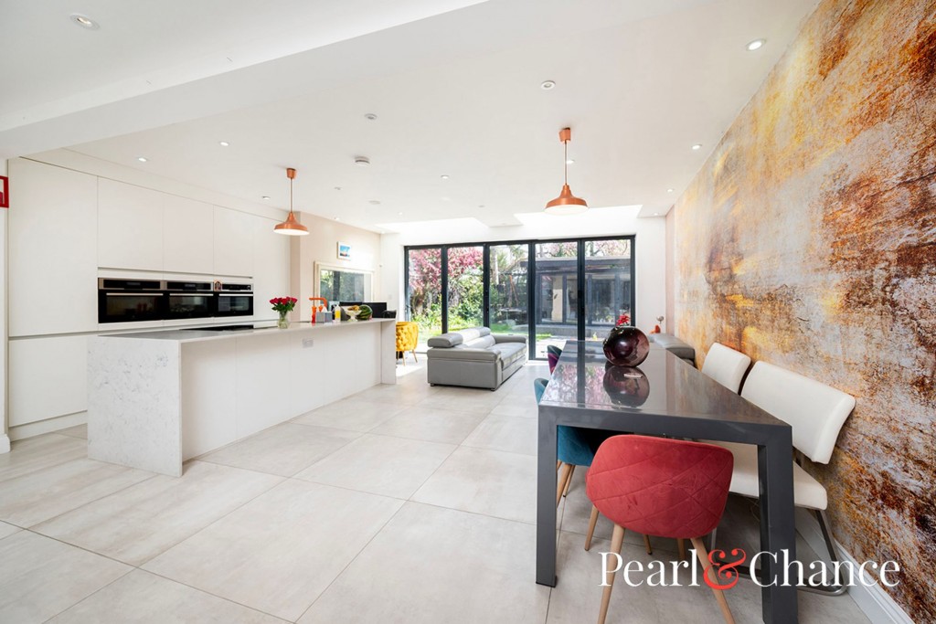 The Vale, London, NW11