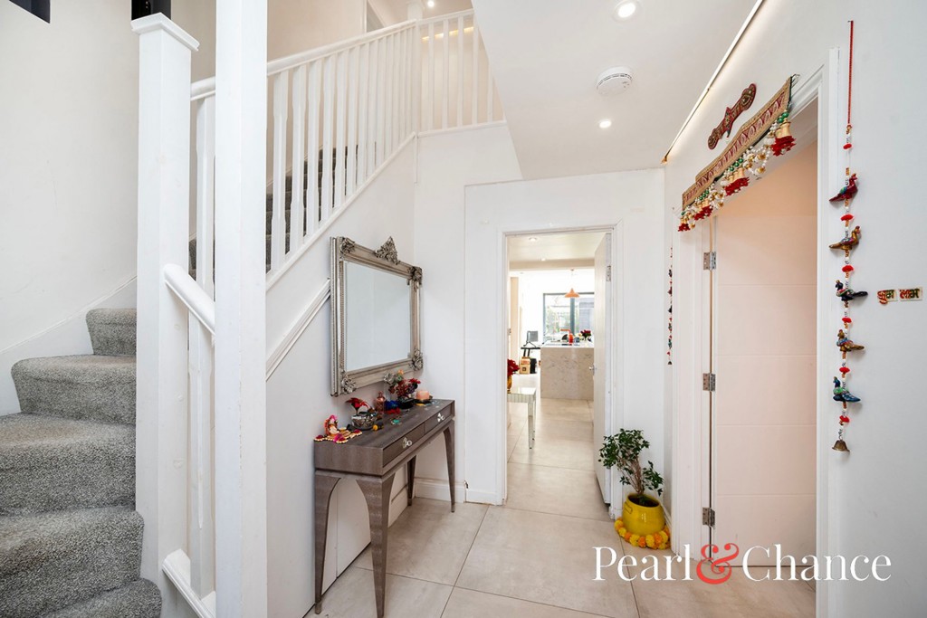 The Vale, London, NW11