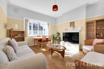 Ravenscroft Avenue, London, NW11