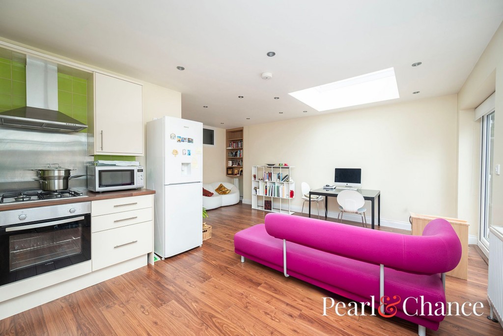 Montpelier Rise, London, NW11