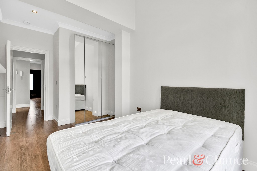 Golders Rise, London, NW4