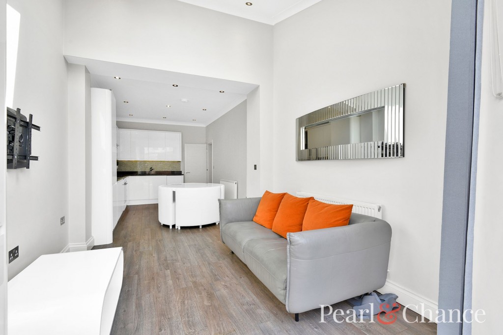Golders Rise, London, NW4