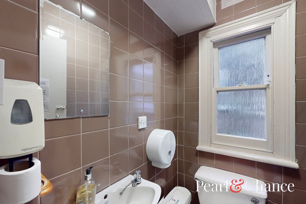 Golders Green Road, London, NW11