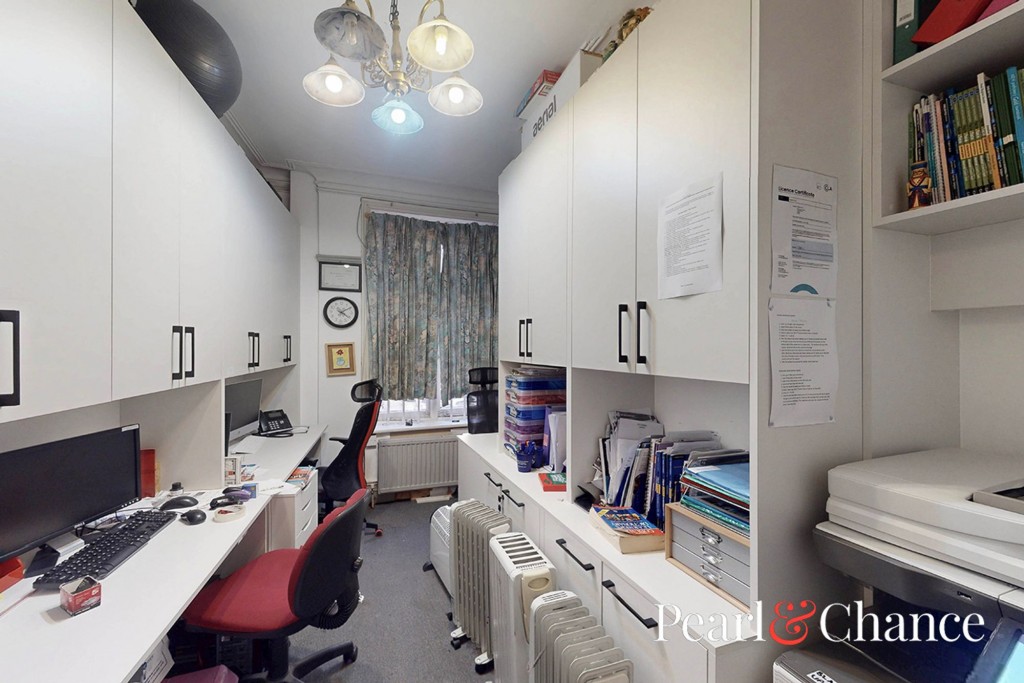 Golders Green Road, London, NW11