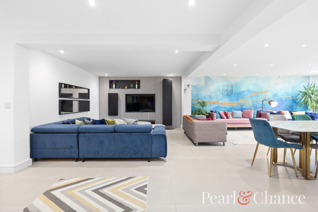 The Vale, London, NW11