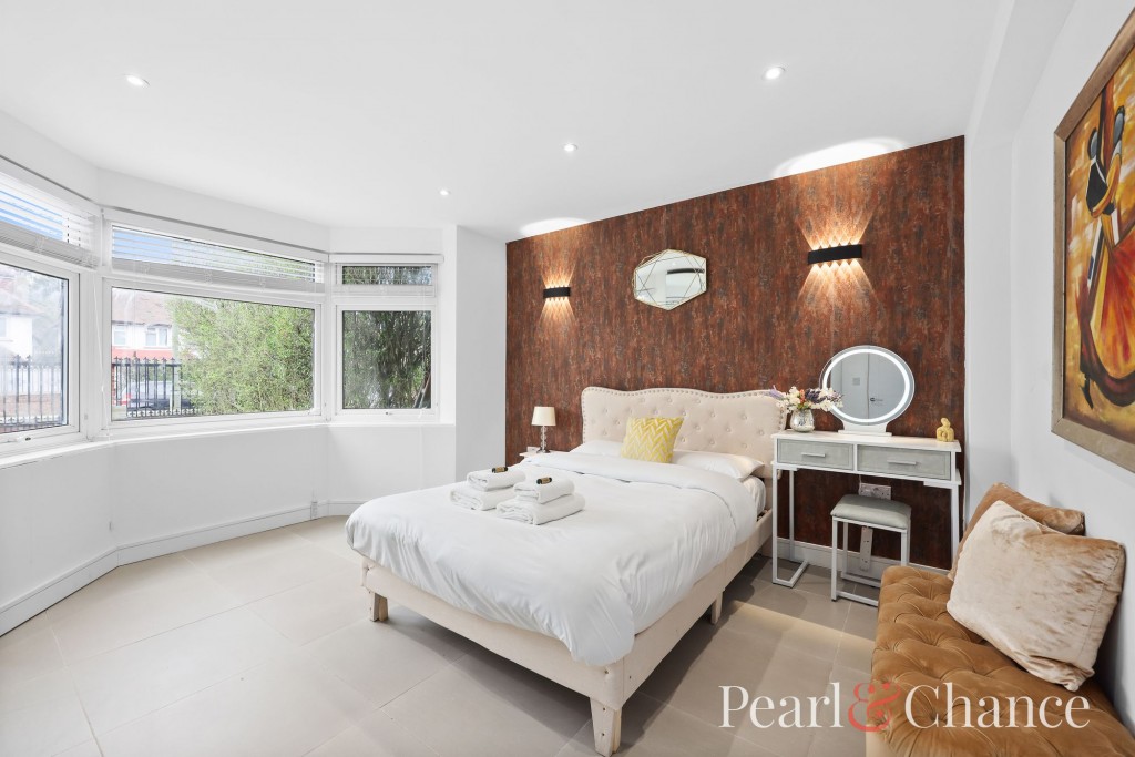 The Vale, London, NW11