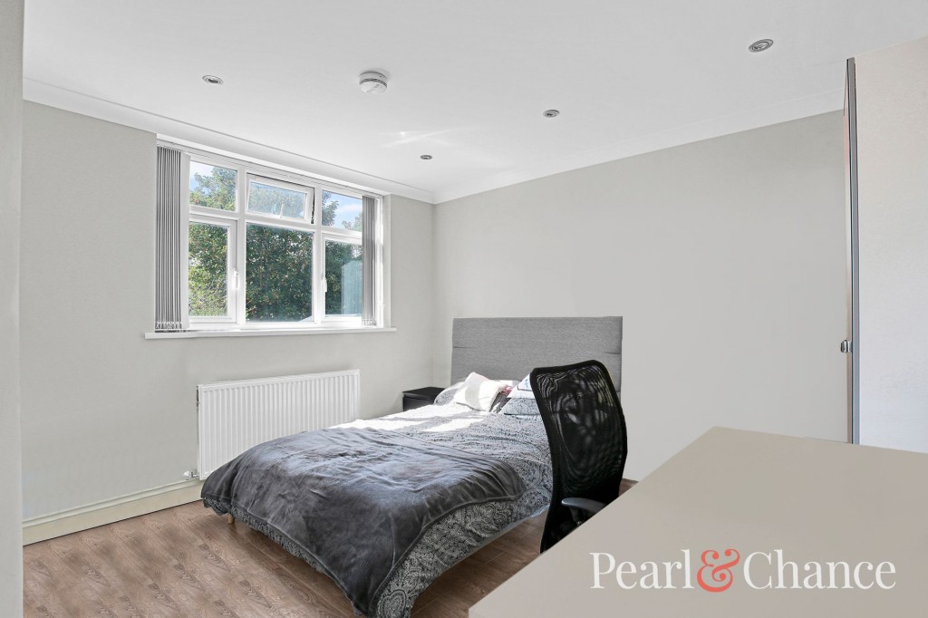 Golders Rise, London, NW4