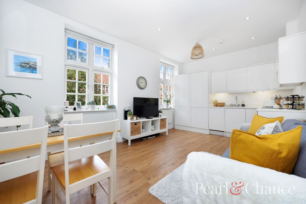 Golders Way, London, NW11