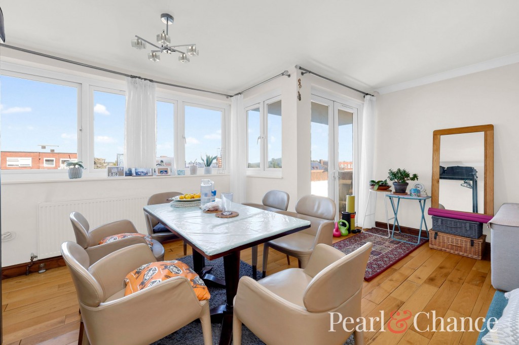 Regent Court, Ballards Lane, N3