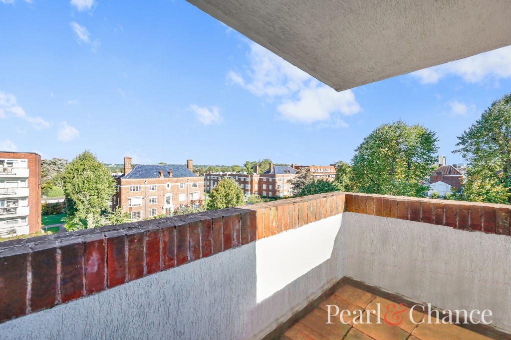 Regent Court, Ballards Lane, N3