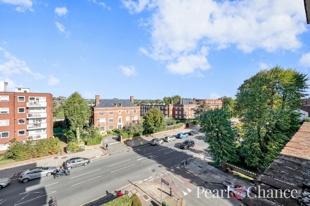 Regent Court, Ballards Lane, N3