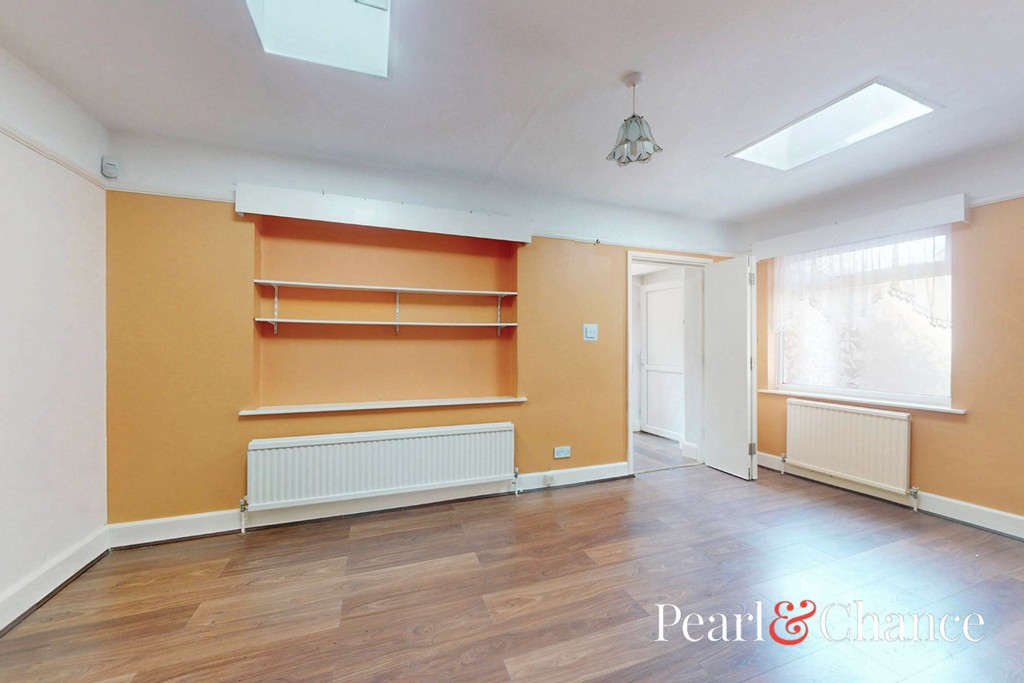 Crest Road, London, NW2