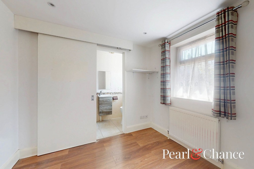 Crest Road, London, NW2