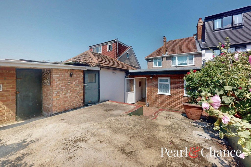 Crest Road, London, NW2