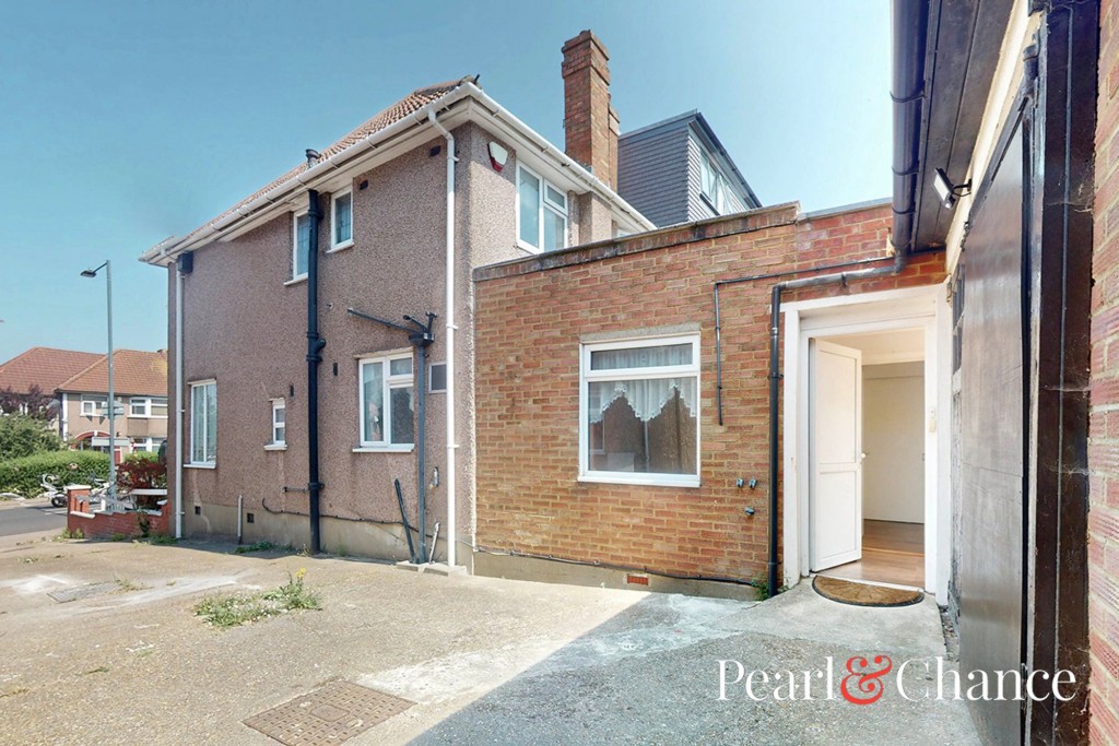 Crest Road, London, NW2