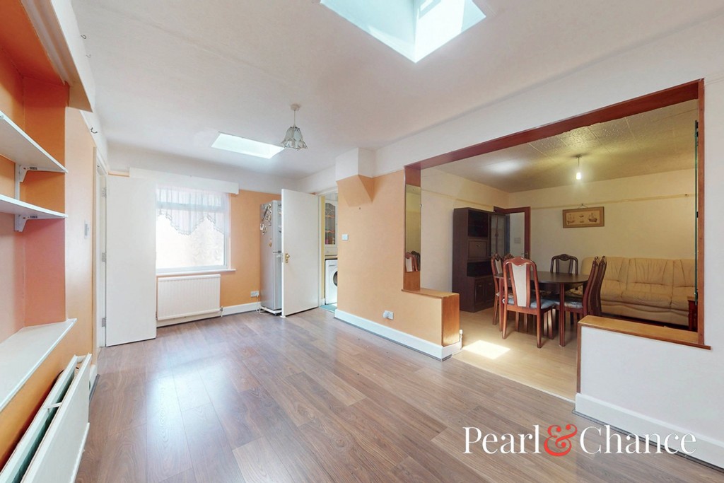Crest Road, London, NW2