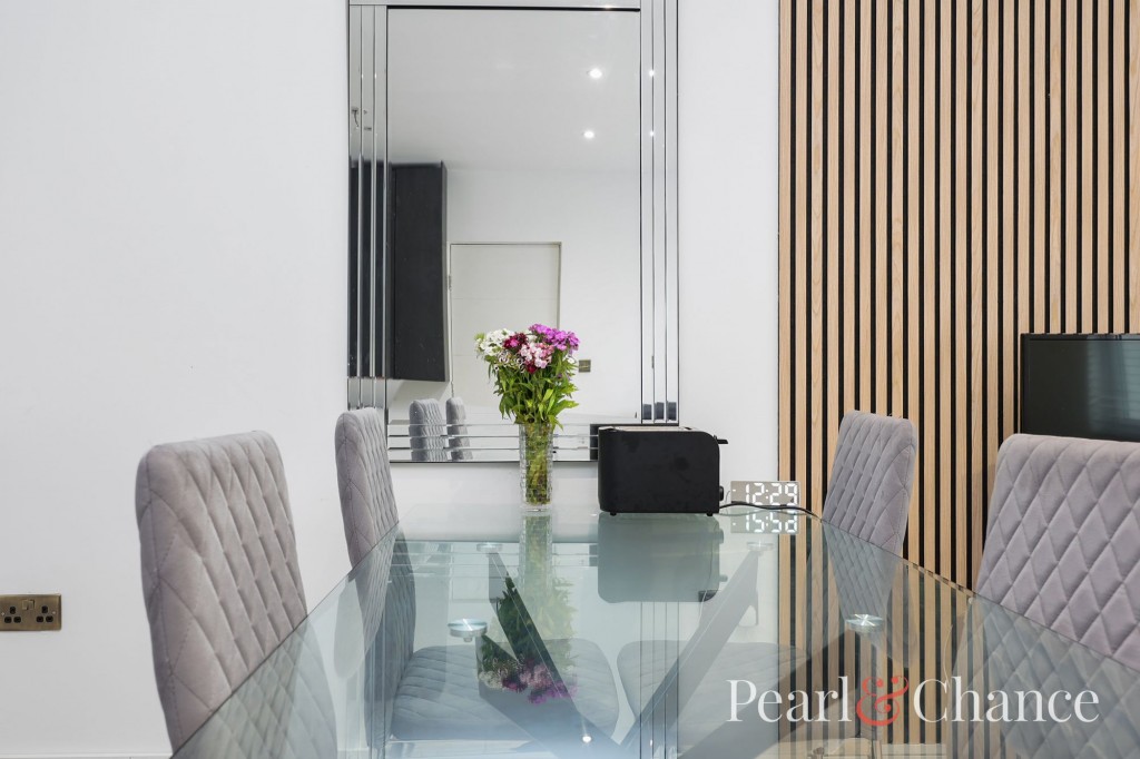 The Vale, London, NW11