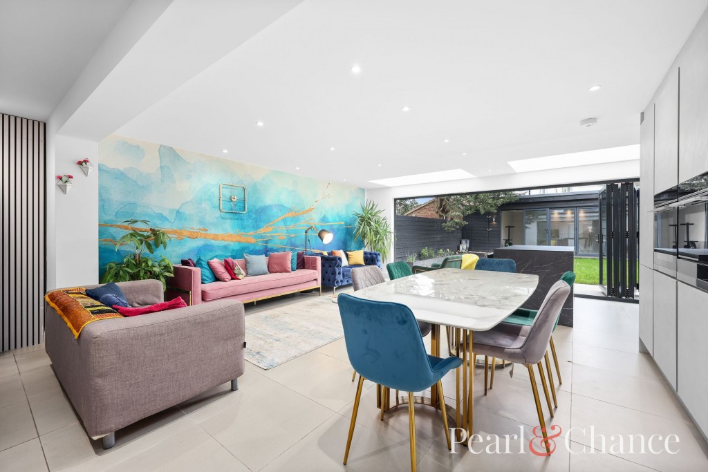 The Vale, London, NW11