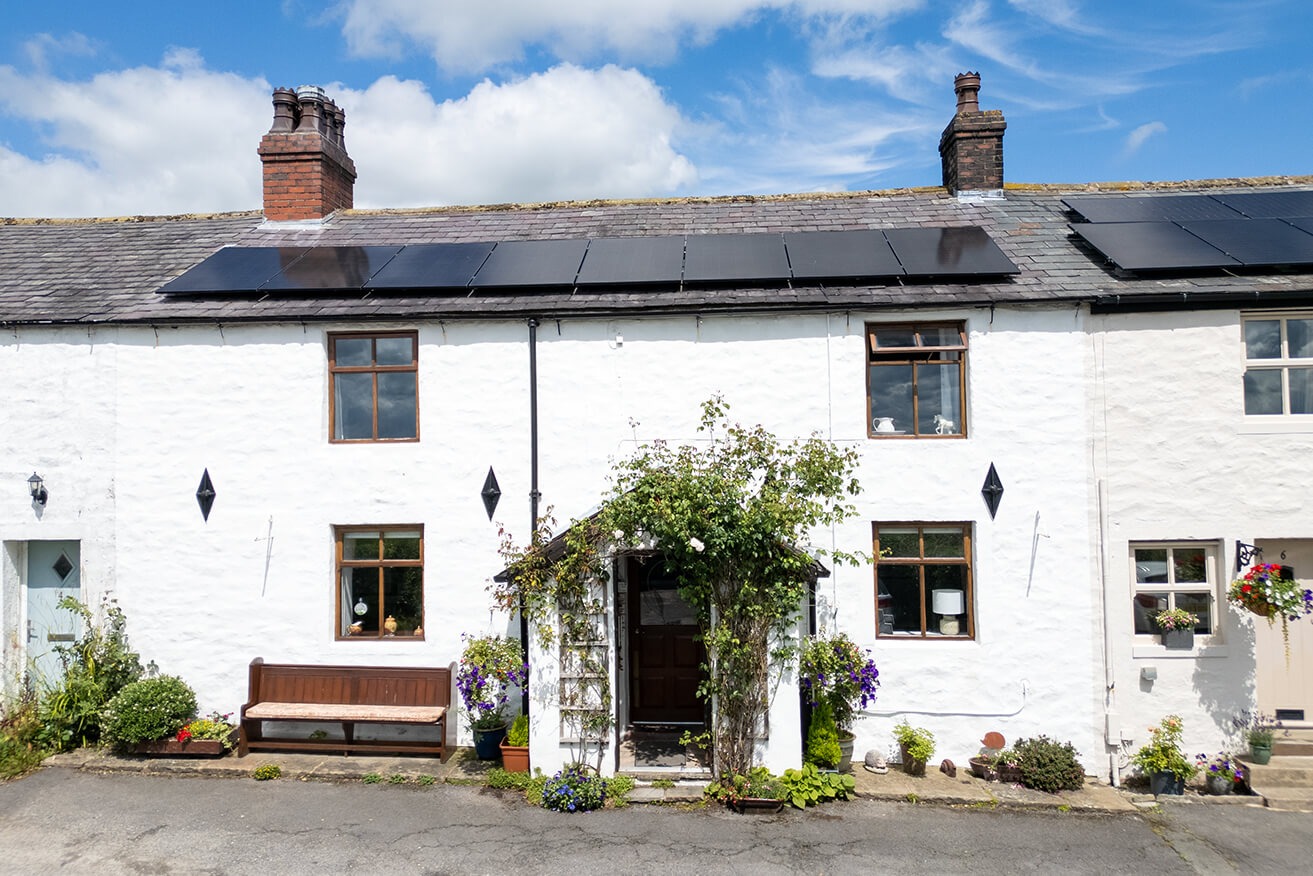 New Row Cottages, Knowle Green, Lancs, PR3