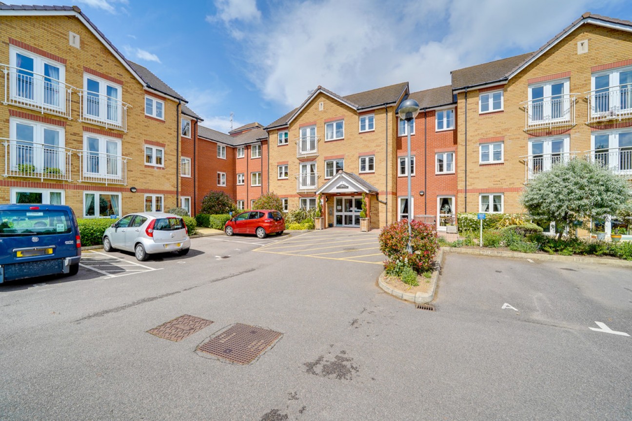 Goodes Court, Royston
