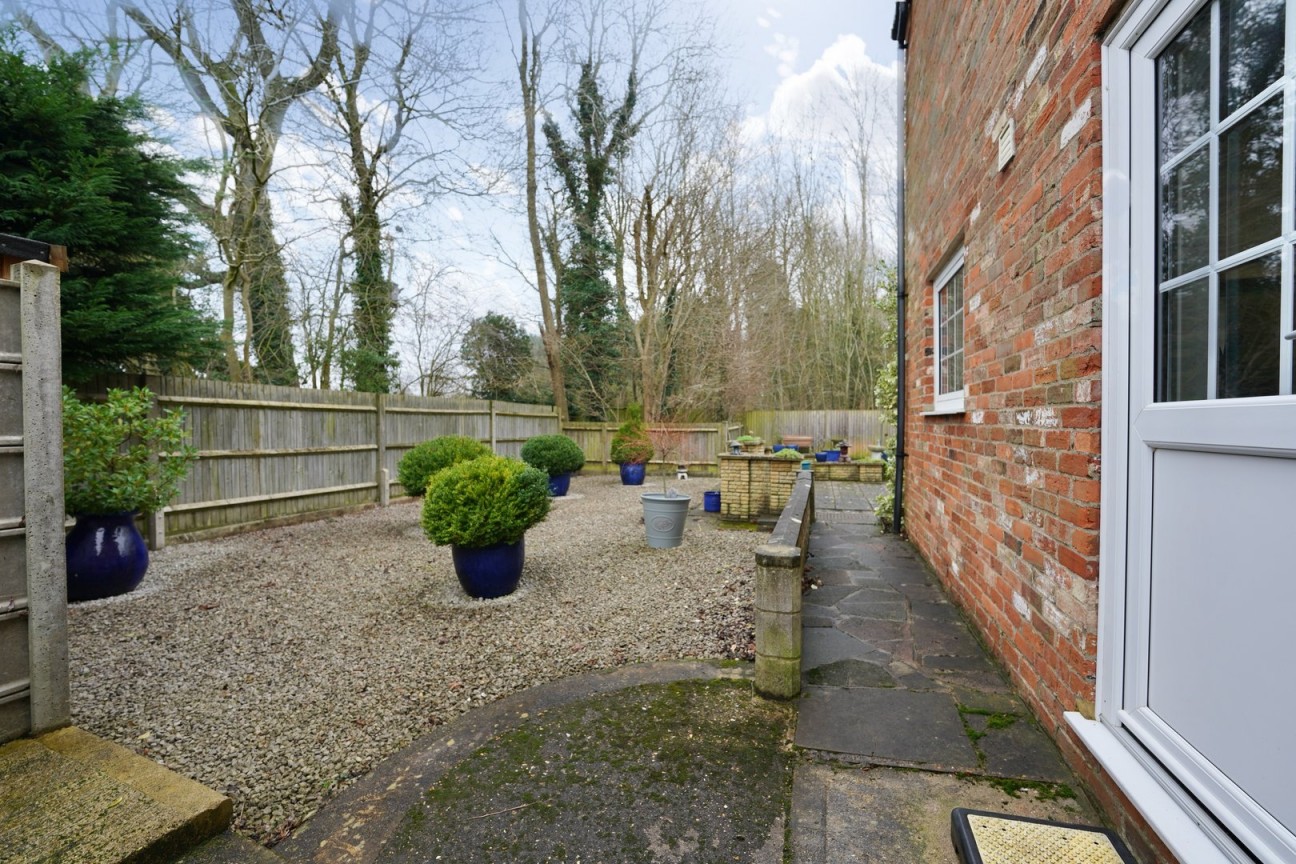 Shelton Road, Shelton