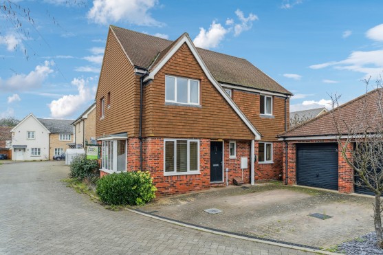 Wood Ridge Crescent, St Neots, Cambridgeshire