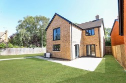 Blackfriars Court, Stow Longa