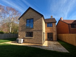 Blackfriars Court, Stow Longa