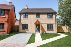 Blackfriars Court, Stow Longa