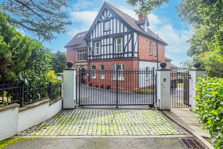 60 Battenhall Road, Worcester