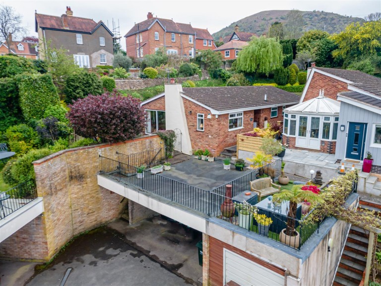 Albert Park Road, Malvern