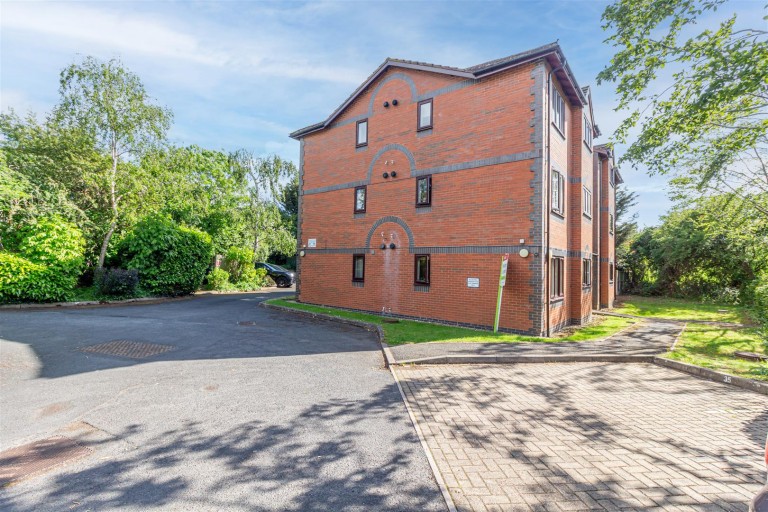 Badger Gardens, Worcester