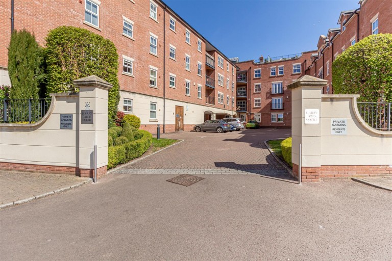 46 Armstrong Drive, Worcester