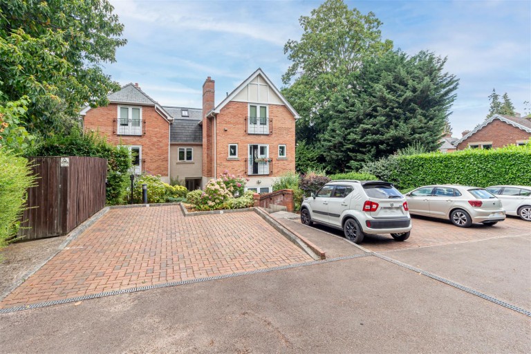 Albert Park Road, Malvern