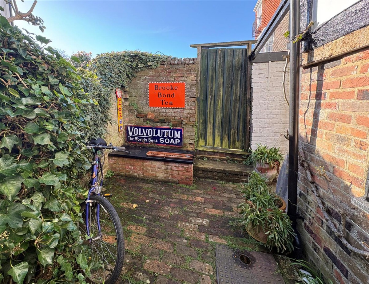 Image for Hucksteps Row, Church Square, Rye, East Sussex TN31 7HG