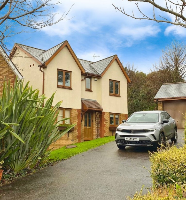 Clos Castell Newydd, Broadlands, CF31 5DR