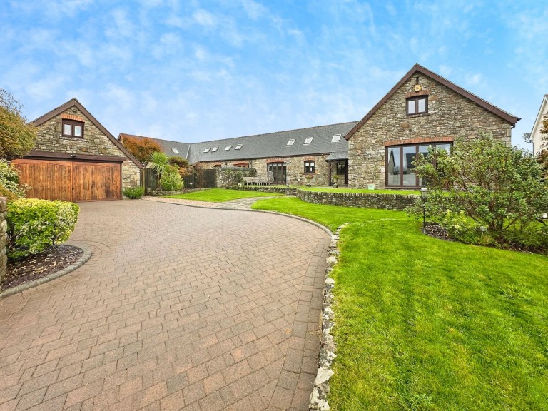 Daisy Barn Eglwys Nunnydd, Margam