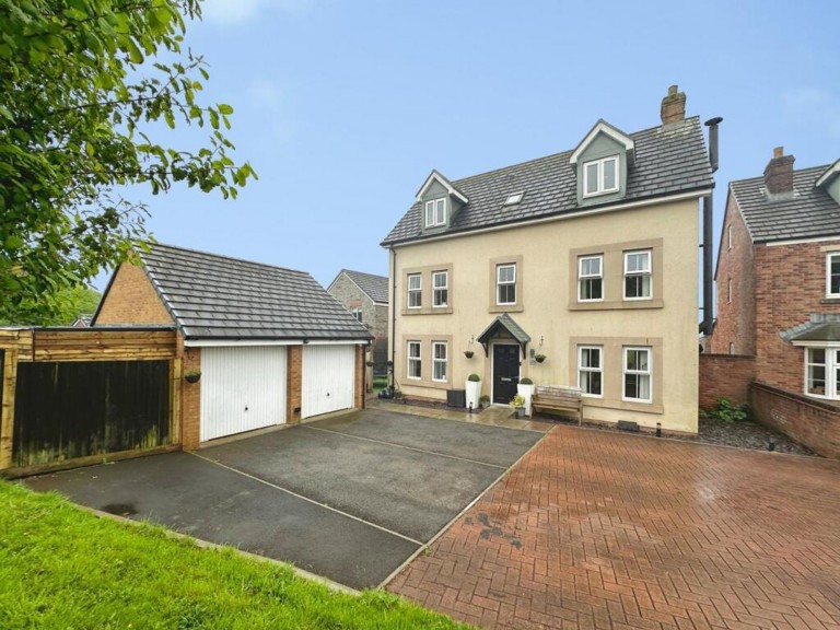 17 Cae Rhedyn, Coity