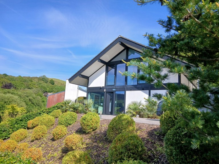 The Magpies Forest Lodge Lane, Cwmavon