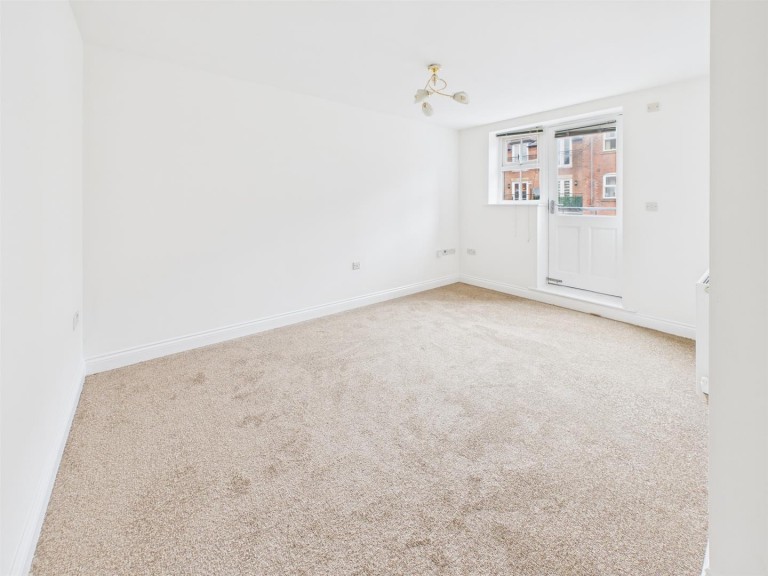 Larch Close, Nuneaton