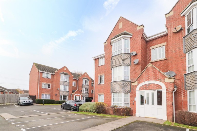 Towpath Close, Longford