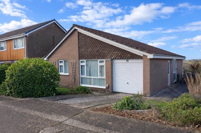 View full details for Longmead Road, Paignton, TQ3 1AX