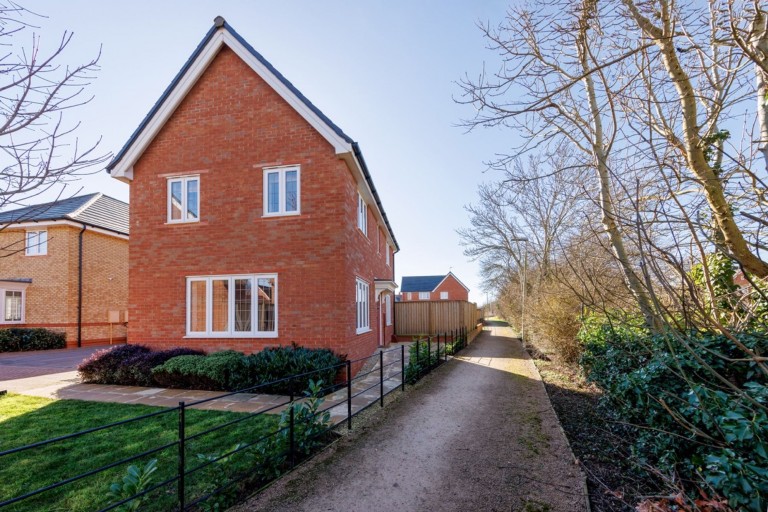 Images for Moorhen Grove - Fantastic Detached Home With South Facing Garden