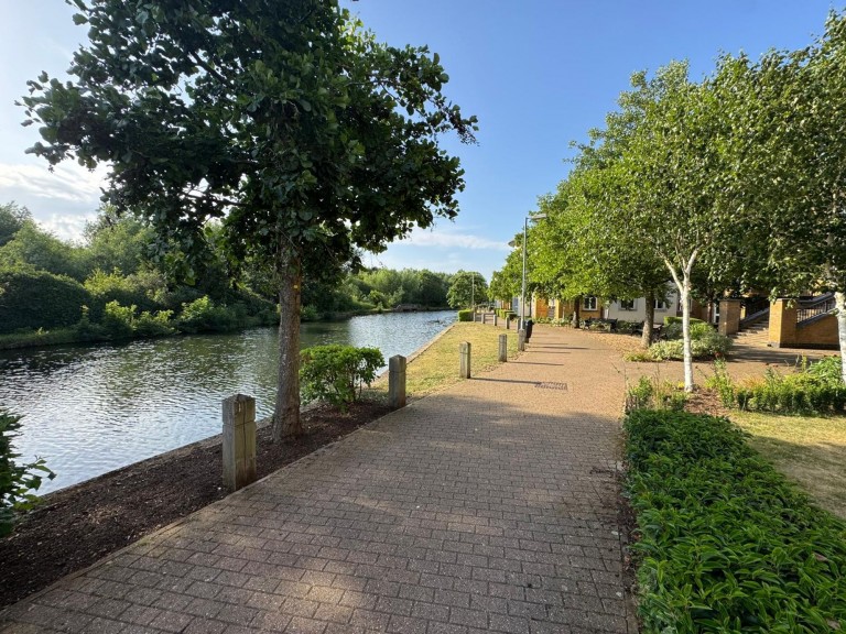 Images for Ovaltine Drive, Kings Langley, WD4